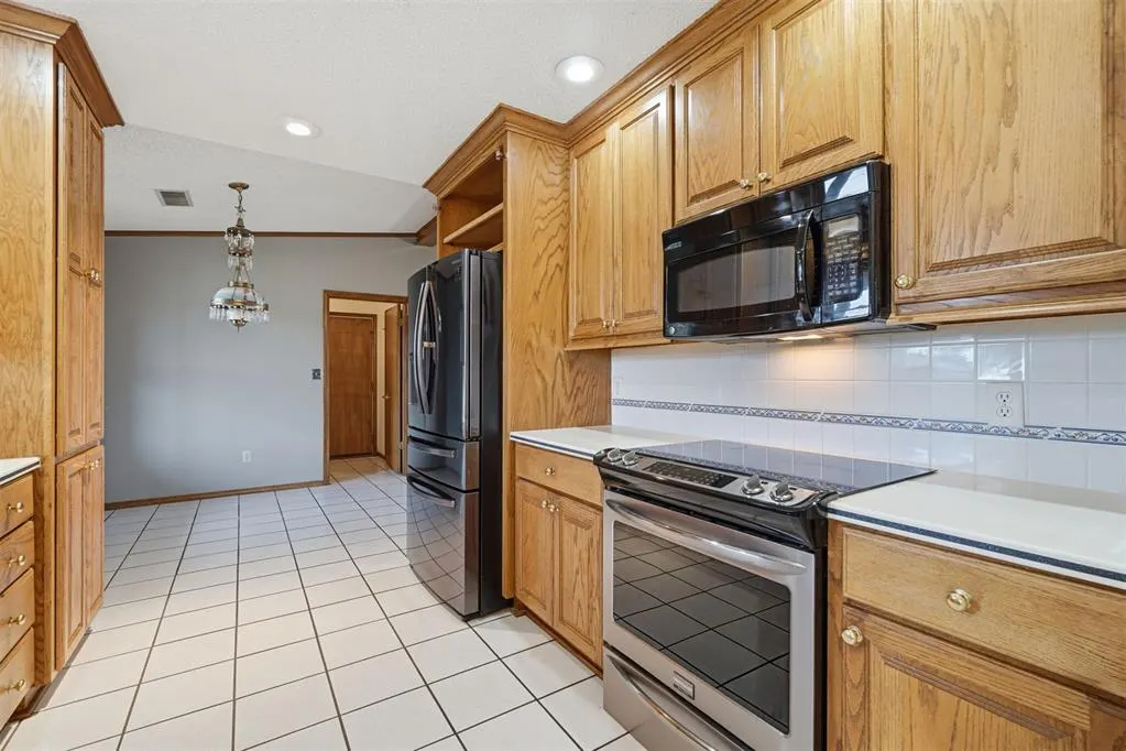 Photo 13 — 3300 N Park Lane, Altus, OK 73521