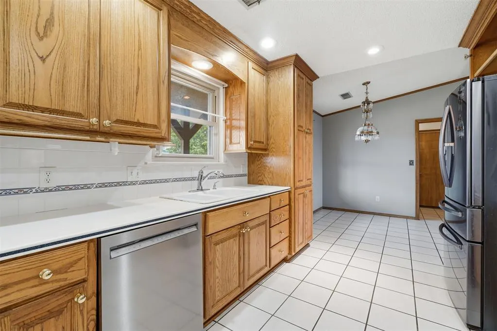 Photo 15 — 3300 N Park Lane, Altus, OK 73521