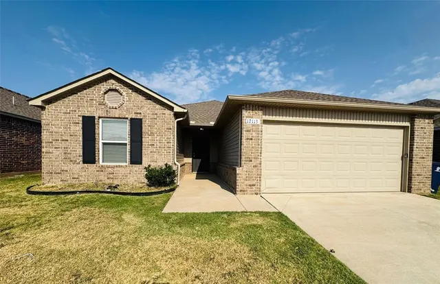 Photo 3 — 12113 Jude Way, Yukon, OK 73099