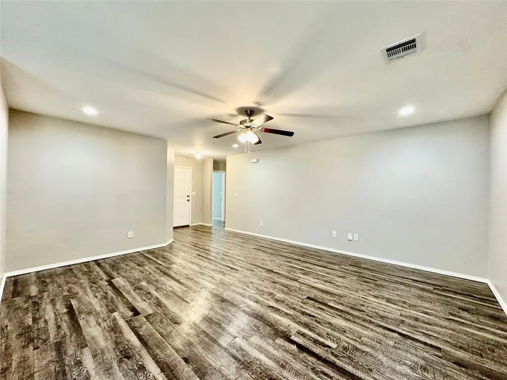 Photo 5 — 12113 Jude Way, Yukon, OK 73099