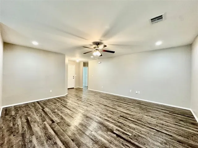 Photo 5 — 12113 Jude Way, Yukon, OK 73099