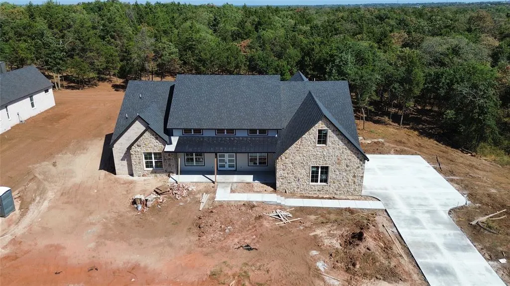 Photo 2 — 13225 Lost Creek Trail, Edmond, OK 73034