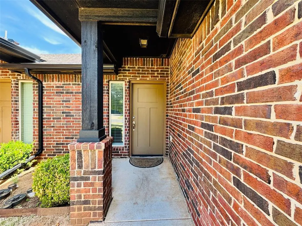 Front exterior — 18100 Manera Way, Edmond, OK 73012