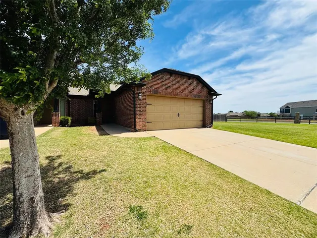 Photo 2 — 18100 Manera Way, Edmond, OK 73012