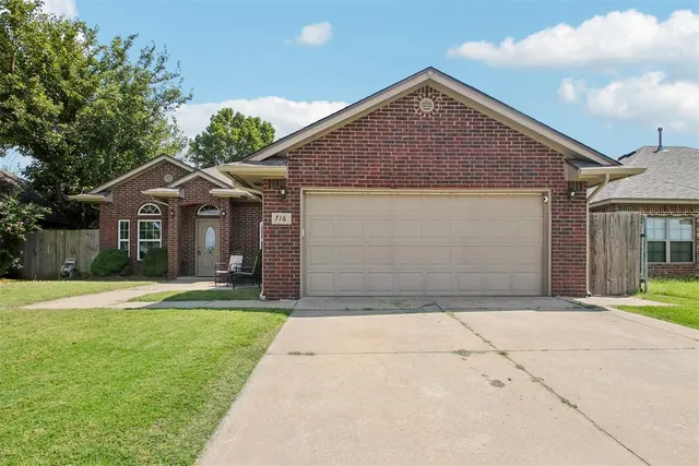 Photo 2 — 716 SW 149th Place, Oklahoma City, OK 73170