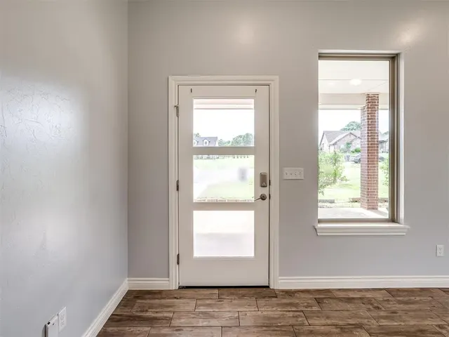 Photo 2 — 10000 Eagle Point, Newalla, OK 74857