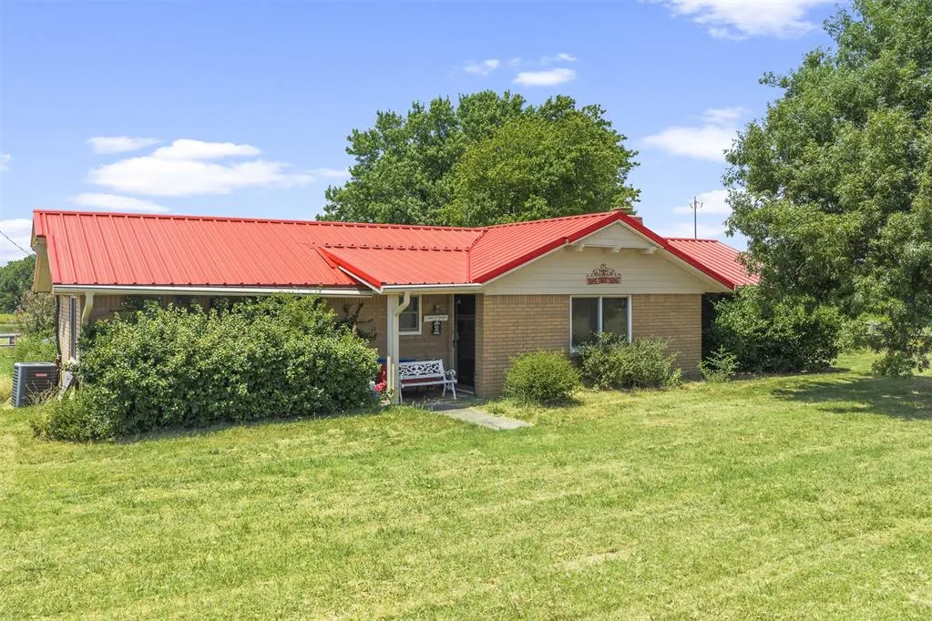 Photo 3 — 11584 N County Road 3340, Stratford, OK 74872