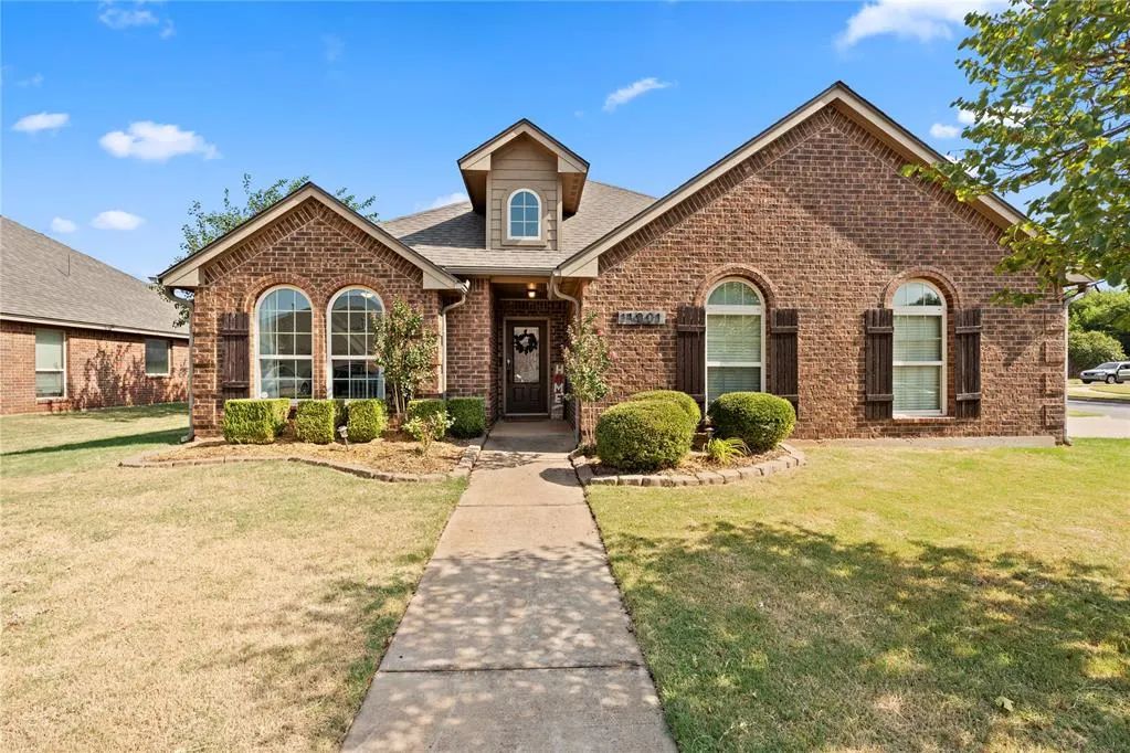 Photo 2 — 11001 SW 38th Circle, Mustang, OK 73064