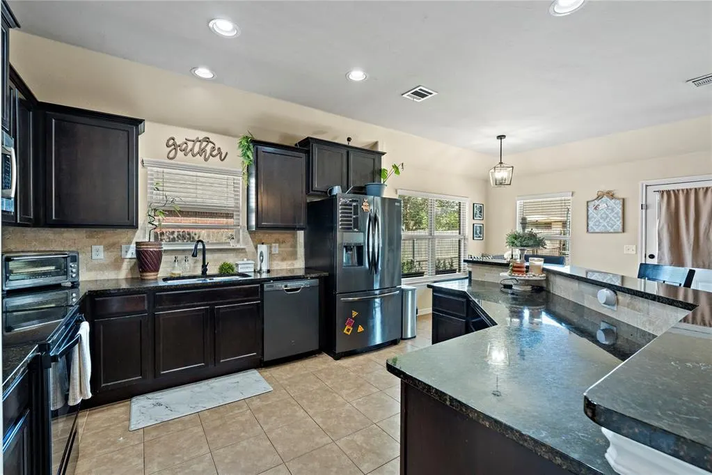 Photo 8 — 11001 SW 38th Circle, Mustang, OK 73064