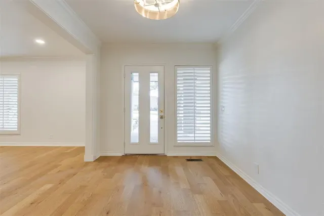 Photo 4 — 6345 Glenbrook Court, Oklahoma City, OK 73118