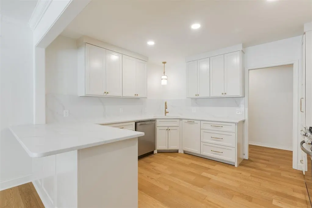 Photo 16 — 6345 Glenbrook Court, Oklahoma City, OK 73118
