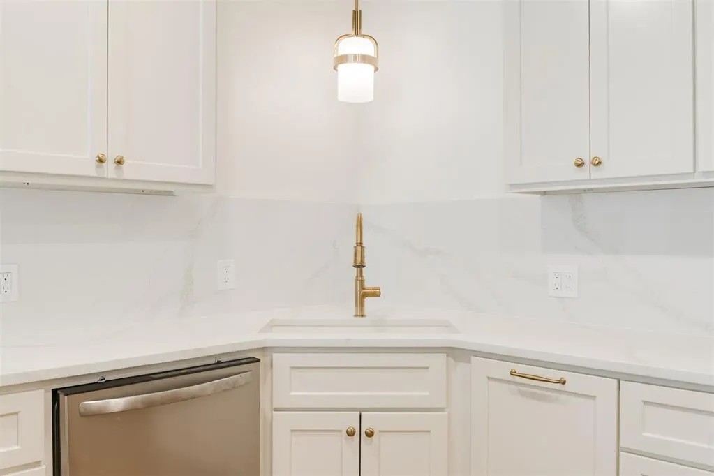 Photo 17 — 6345 Glenbrook Court, Oklahoma City, OK 73118