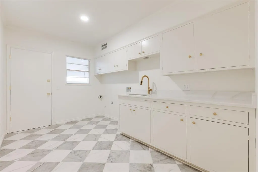 Photo 23 — 6345 Glenbrook Court, Oklahoma City, OK 73118