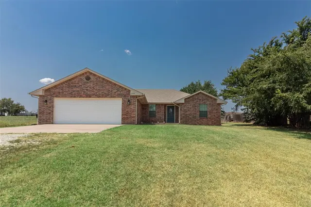 Photo 2 — 2755 S County Line Avenue, Blanchard, OK 73010