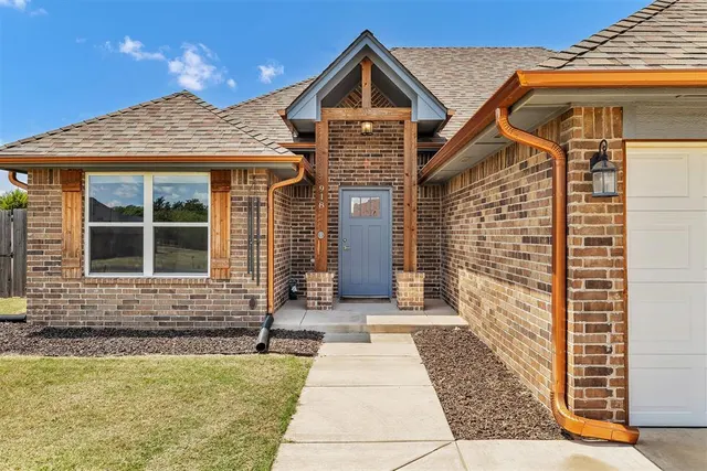 Photo 2 — 918 Red Rock Road, Blanchard, OK 73010