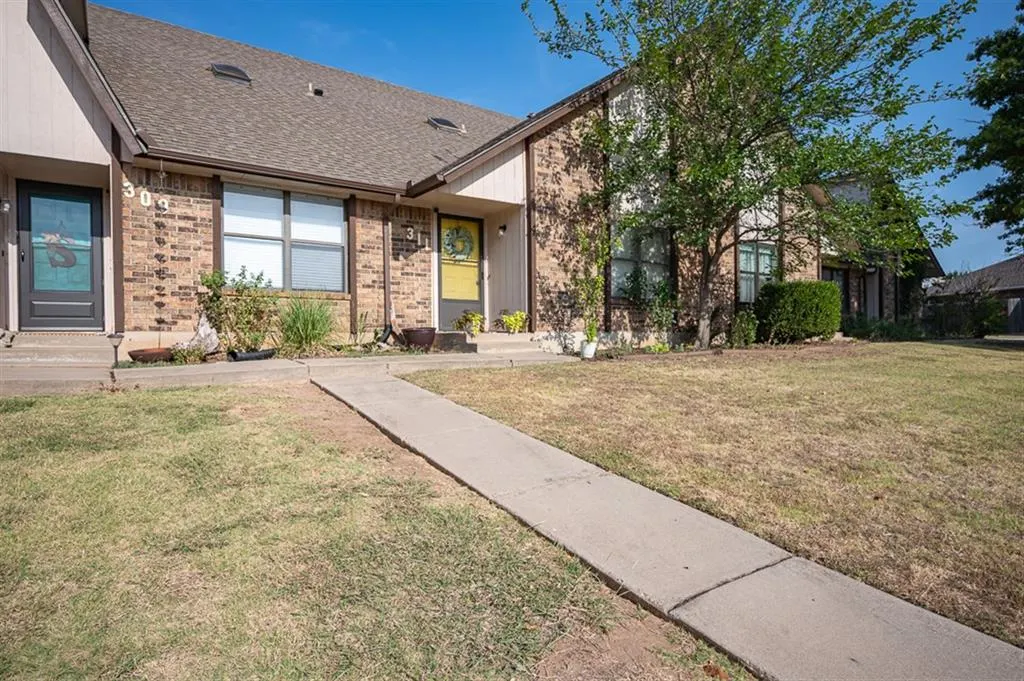 Photo 2 — 311 Glen Drive, Yukon, OK 73099