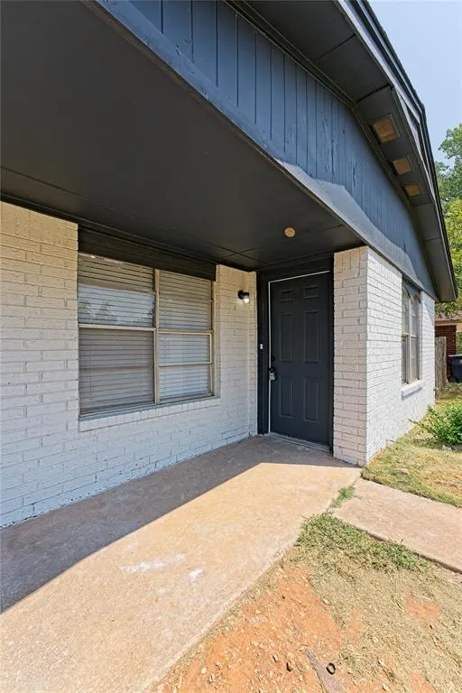 Photo 2 — 4829 Creekwood Drive, Oklahoma City, OK 73135