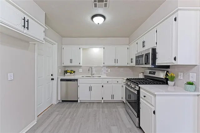 Photo 7 — 4829 Creekwood Drive, Oklahoma City, OK 73135