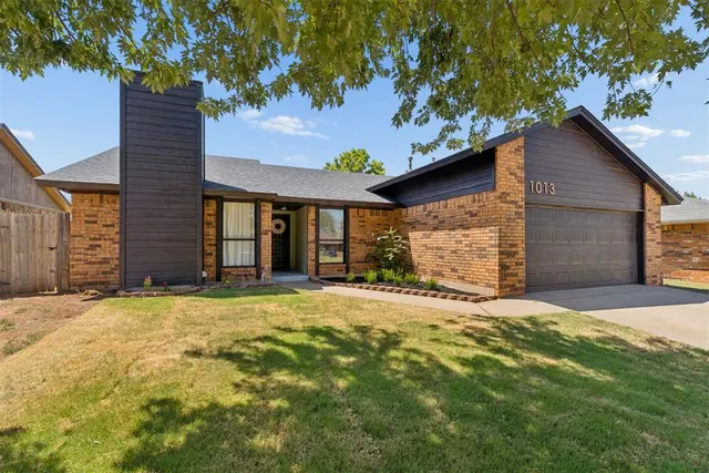 Photo 2 — 1013 N Crystal Way, Mustang, OK 73064