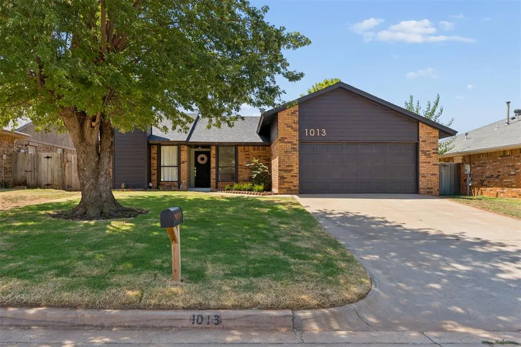Photo 3 — 1013 N Crystal Way, Mustang, OK 73064