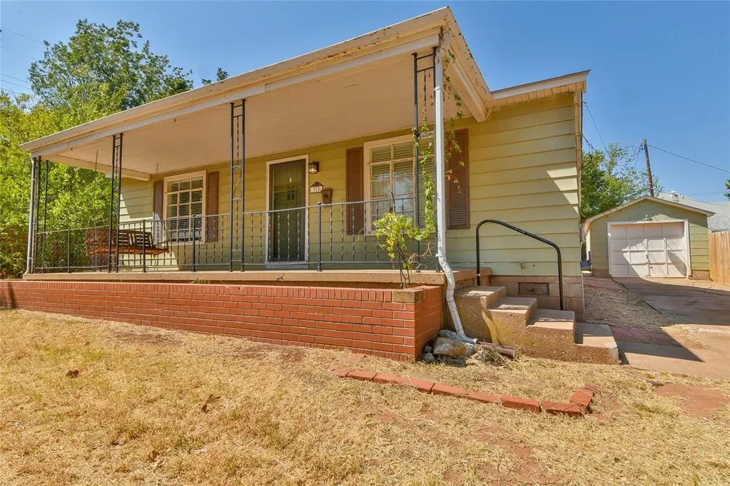Photo 2 — 315 N 13th Street, Guthrie, OK 73044