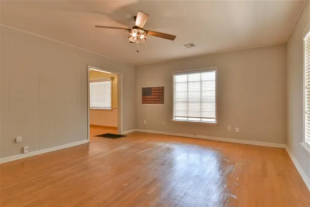 Photo 6 — 315 N 13th Street, Guthrie, OK 73044
