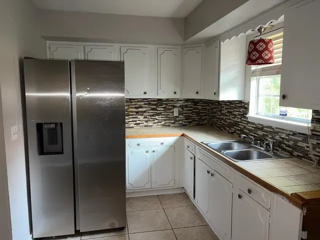 Photo 4 — 3601 Parkwoods Lane, Oklahoma City, OK 73110