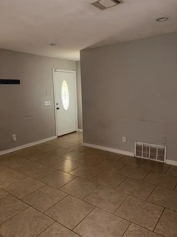 Photo 6 — 3601 Parkwoods Lane, Oklahoma City, OK 73110