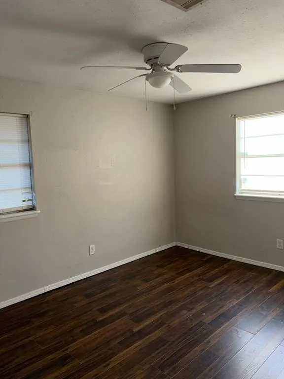 Photo 8 — 3601 Parkwoods Lane, Oklahoma City, OK 73110