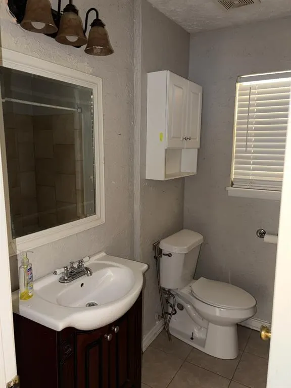 Photo 10 — 3601 Parkwoods Lane, Oklahoma City, OK 73110