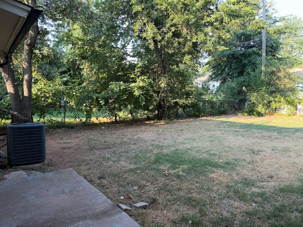 Photo 13 — 3601 Parkwoods Lane, Oklahoma City, OK 73110