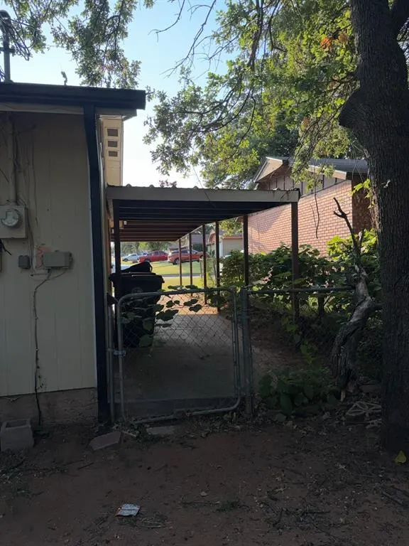Photo 16 — 3601 Parkwoods Lane, Oklahoma City, OK 73110