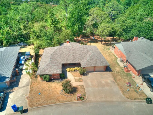 Photo 6 — 229 Chaucer Crescent Street, Midwest City, OK 73130