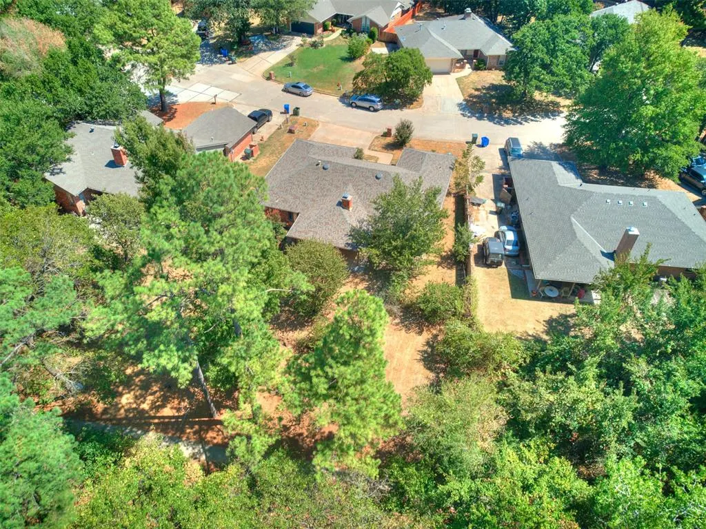 Photo 7 — 229 Chaucer Crescent Street, Midwest City, OK 73130