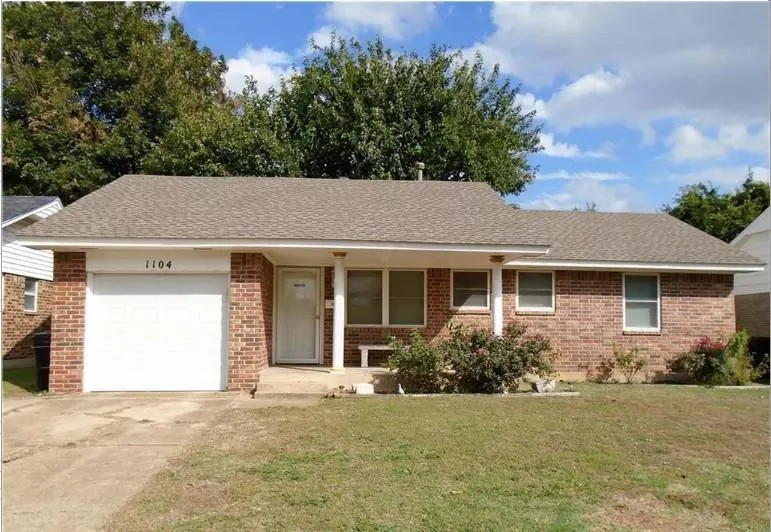 Photo 2 — 1104 N Gale Avenue, Moore, OK 73160