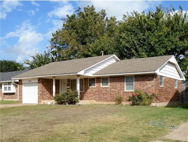Photo 3 — 1104 N Gale Avenue, Moore, OK 73160
