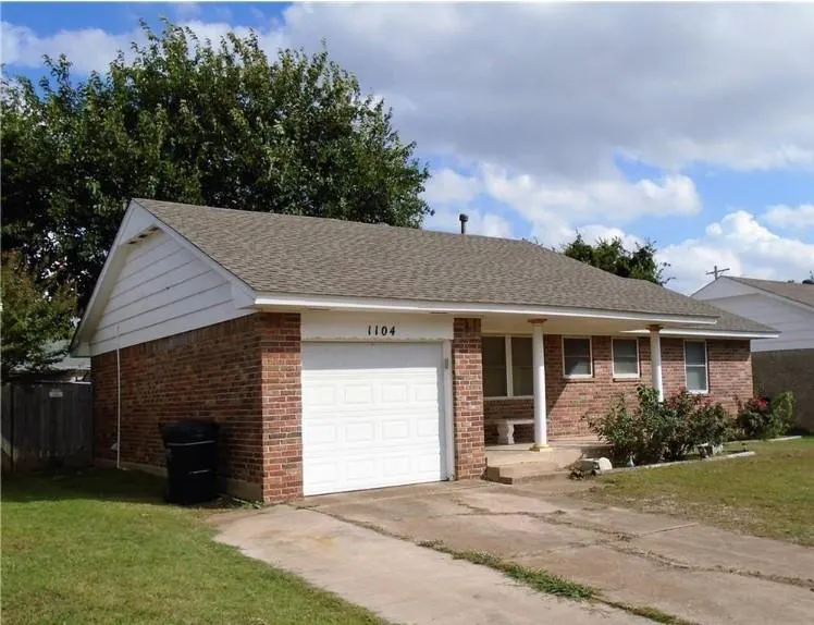 Photo 4 — 1104 N Gale Avenue, Moore, OK 73160