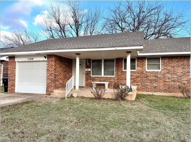Photo 5 — 1104 N Gale Avenue, Moore, OK 73160