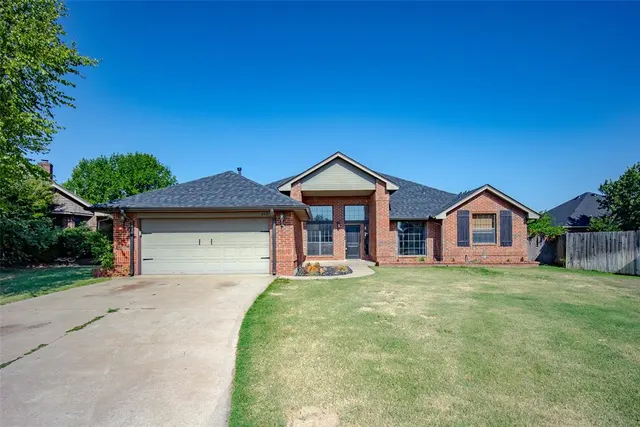 Photo 2 — 613 N Caddell Way, Mustang, OK 73064