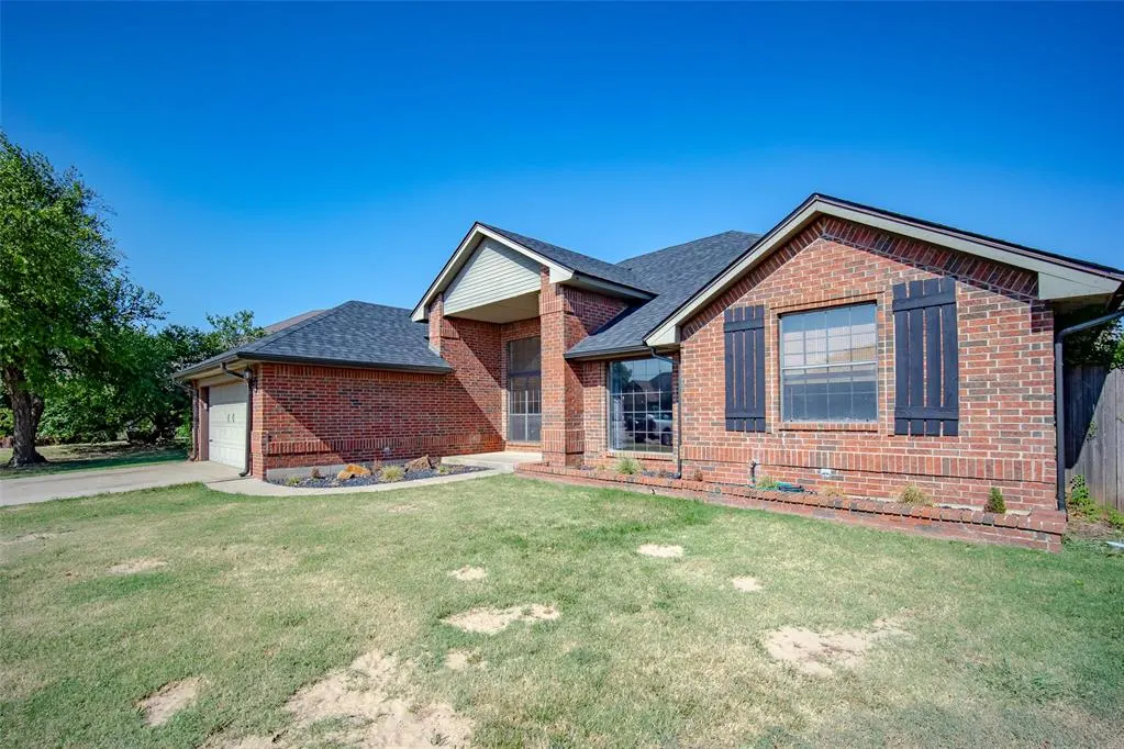 Photo 3 — 613 N Caddell Way, Mustang, OK 73064