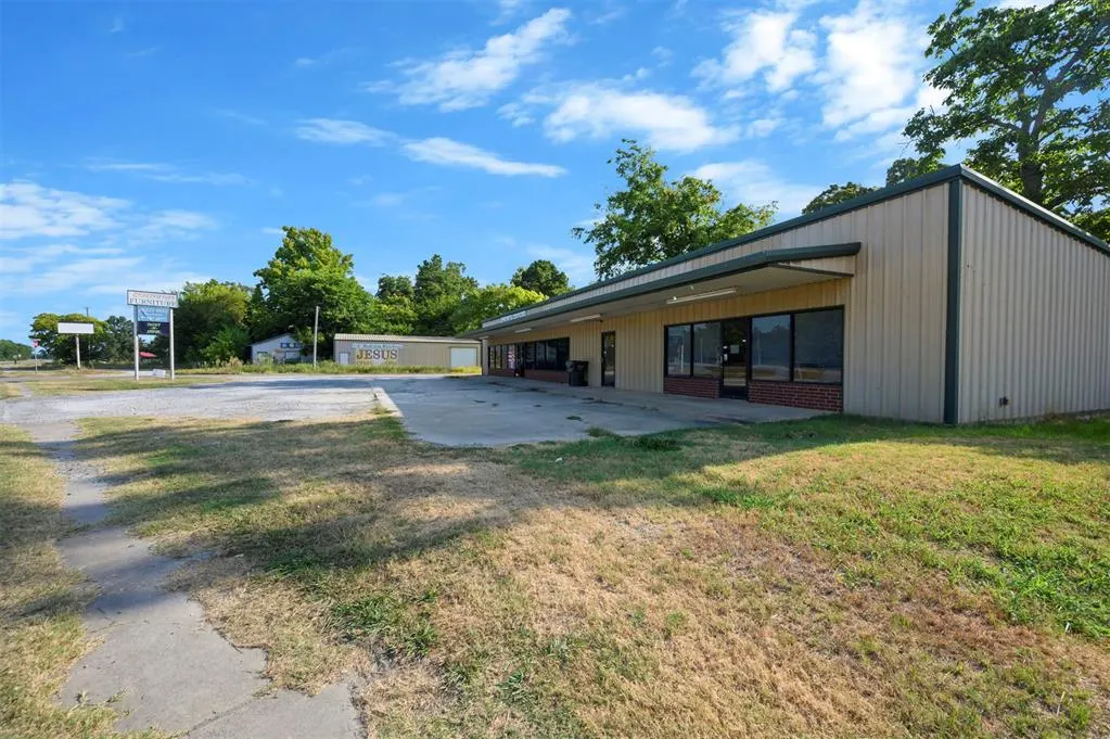 Photo 5 — 712 NW Texas Street, Idabel, OK 74745