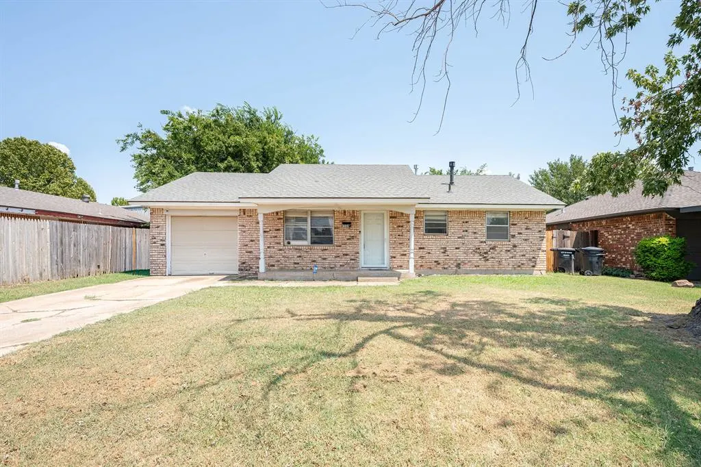 Front exterior — 1504 Lawton, Moore, OK 73160