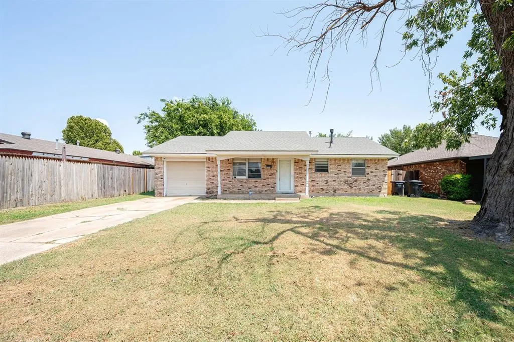 Photo 2 — 1504 Lawton, Moore, OK 73160