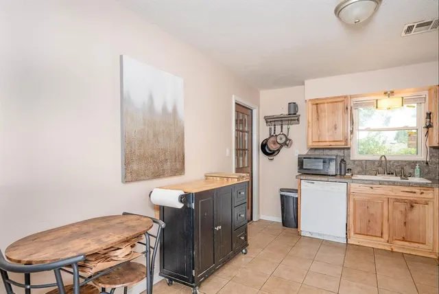 Photo 8 — 1504 Lawton, Moore, OK 73160