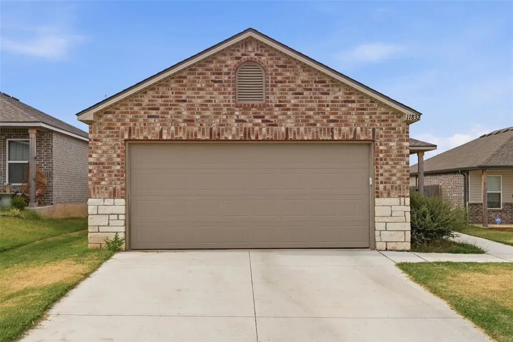 Front exterior — 11832 NW 94th Street, Yukon, OK 73099