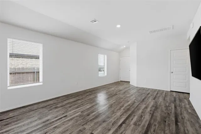 Photo 6 — 11832 NW 94th Street, Yukon, OK 73099