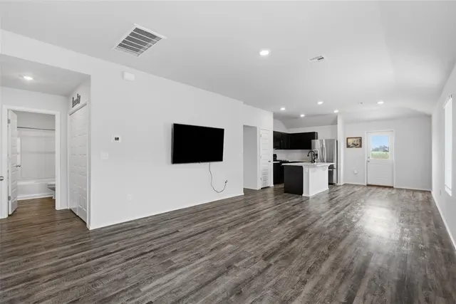 Photo 8 — 11832 NW 94th Street, Yukon, OK 73099