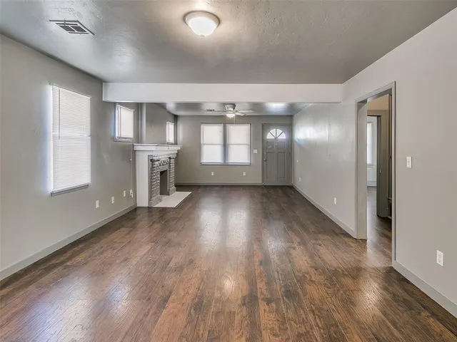 Photo 7 — 1948 NW 12th Street, Oklahoma City, OK 73106