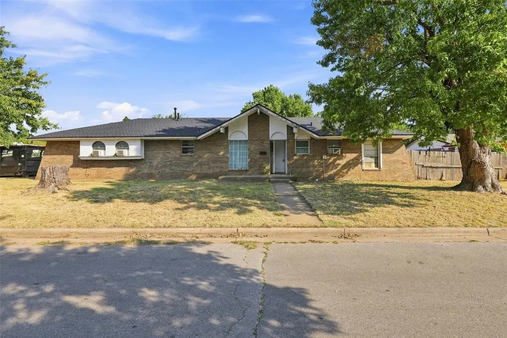 Photo 2 — 7449 NW 6th Terrace, Oklahoma City, OK 73127