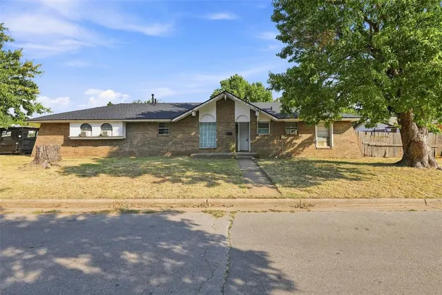 Photo 2 — 7449 NW 6th Terrace, Oklahoma City, OK 73127